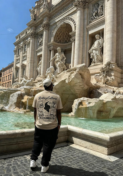 Camiseta "Rosta y Cultura" · Beige — foto real, espalda